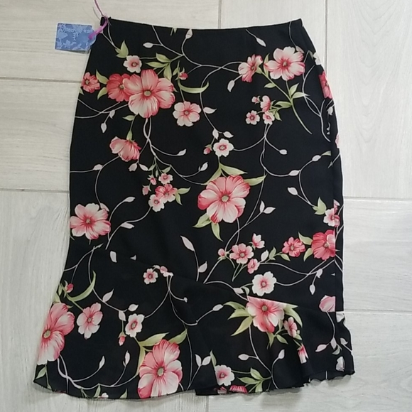 LEAVING CLOSET 12/18 Floral Ruffle Hem Skirt, Size 8 - Picture 3 of 3